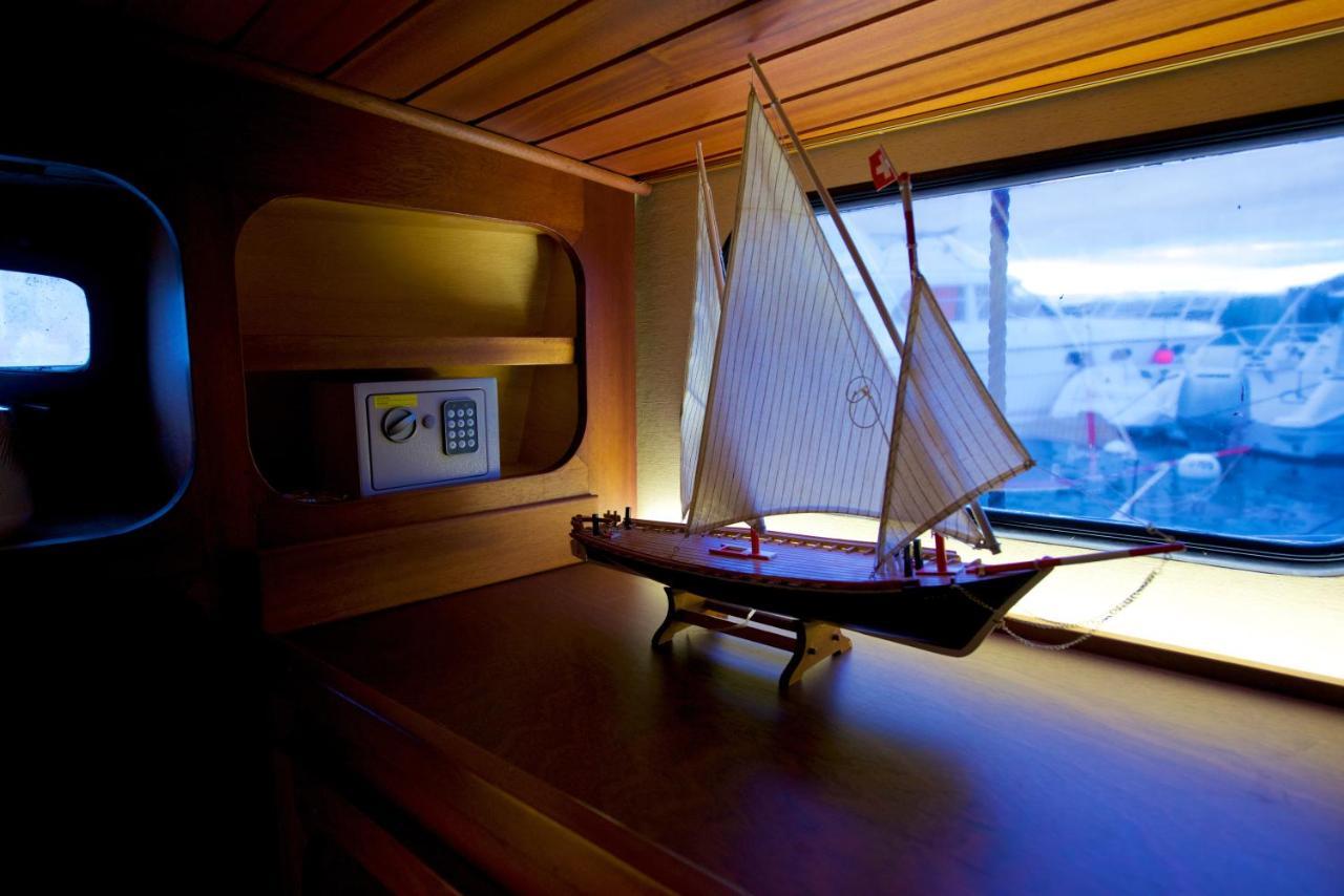 Botel Homeboat-bateau Genebra