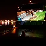 Homeboat-Bateau Hotel