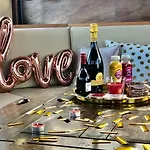 Homeboat-Bateau Hotel