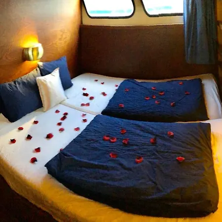 Bateau-hôtel Homeboat-bateau 4*