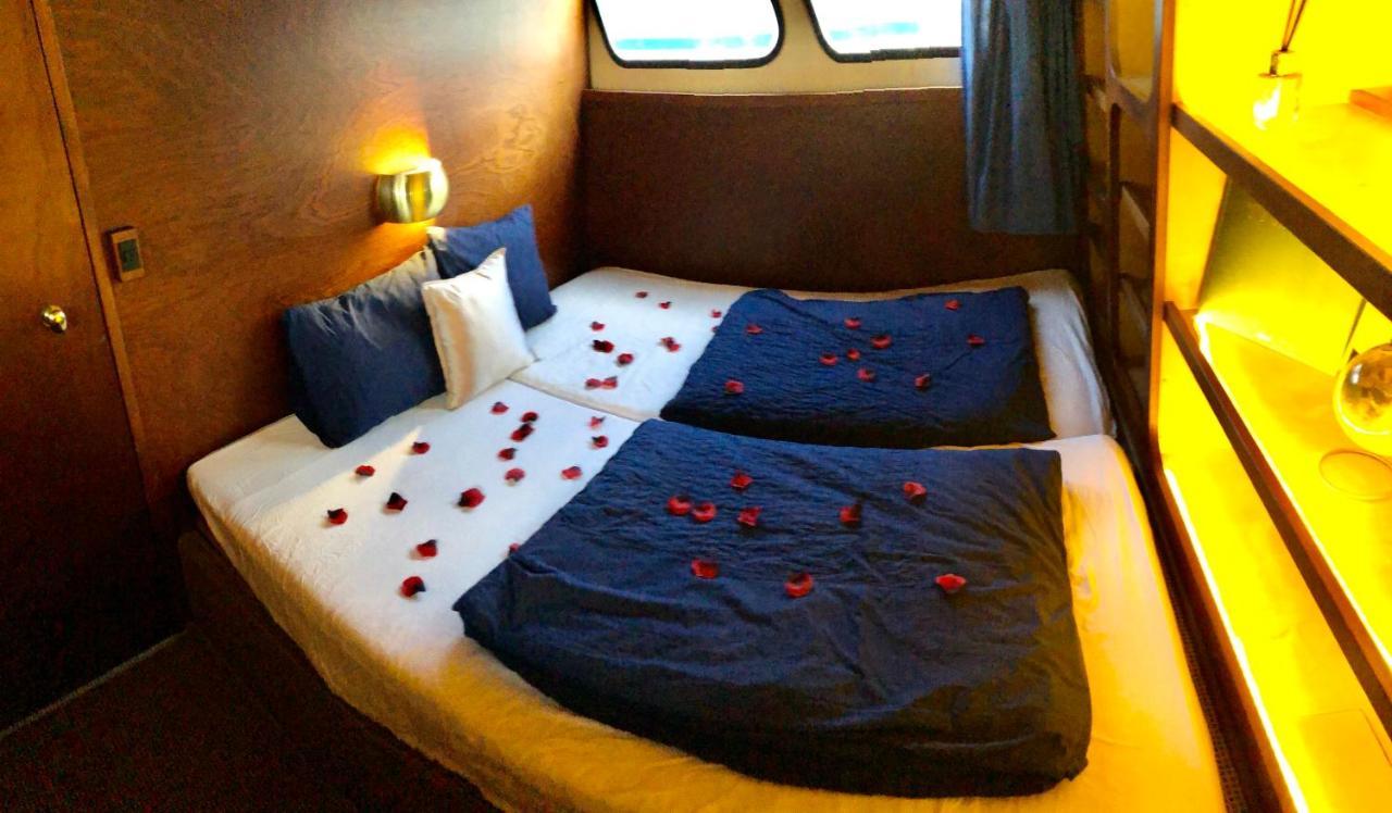 Hotel en barco Homeboat-bateau 4*