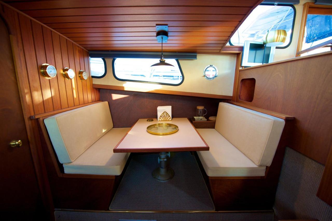 Hotel en barco Homeboat-bateau 4*