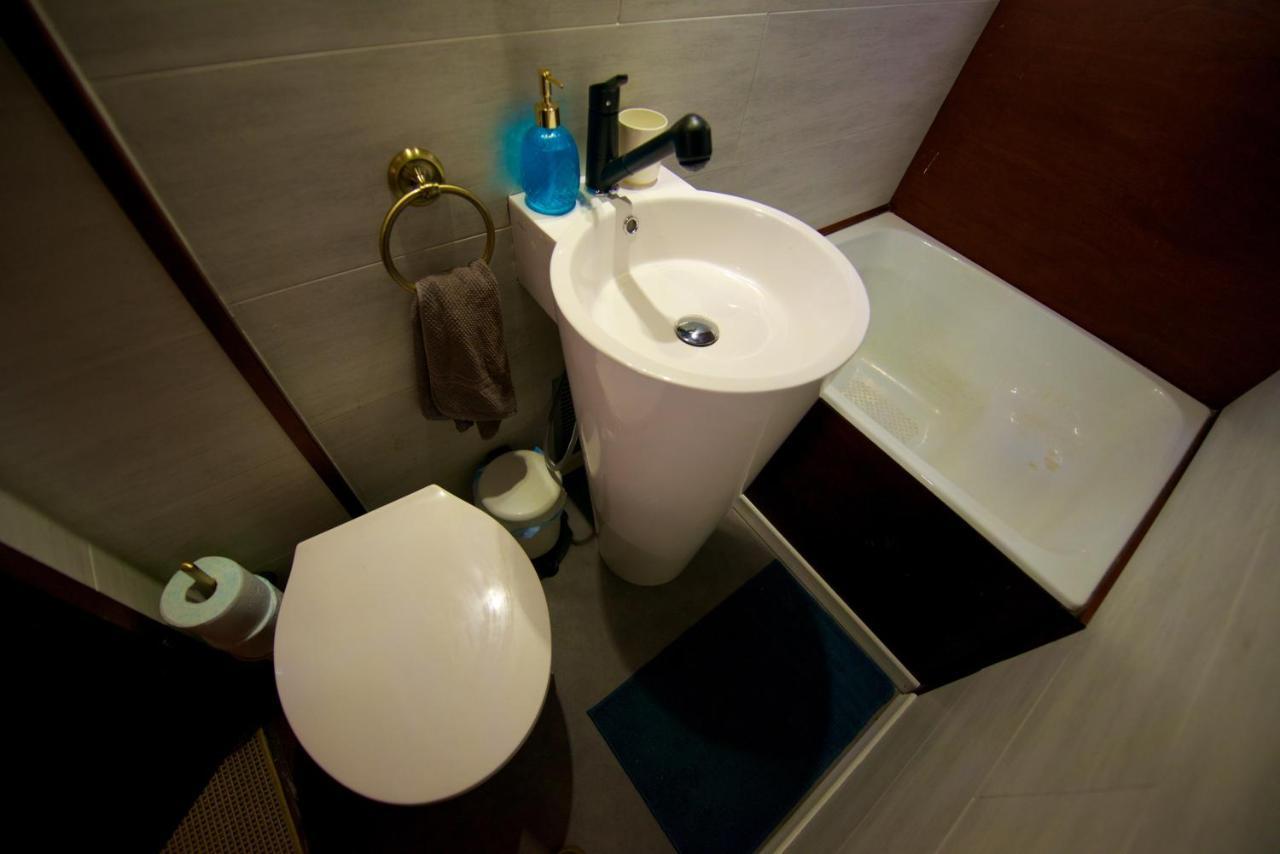 Hotel en barco Homeboat-bateau Ginebra